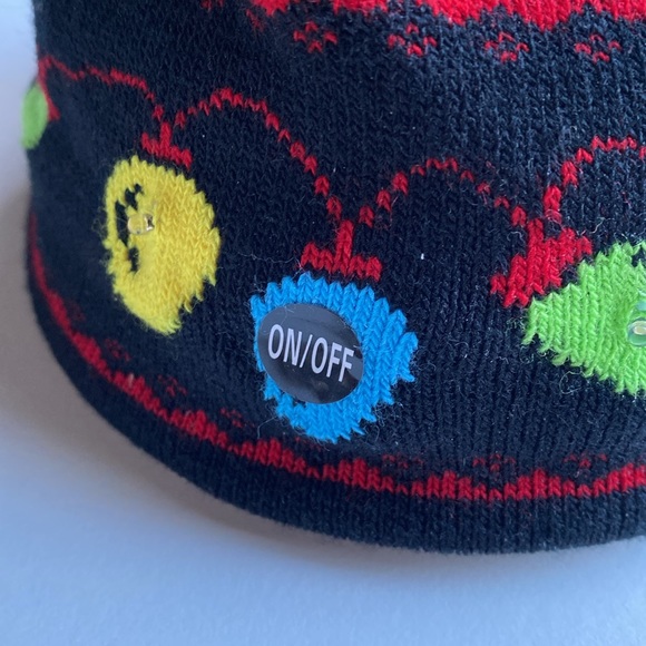 ❗️Reduced Price❗️Blinking holiday lights knit cap - Picture 3 of 7